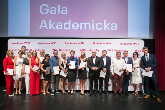 Zdjęcie nr 34 z galerii  Duma, radość i wzruszenie – Gala Akademicka zakończenia studiów podyplomowych