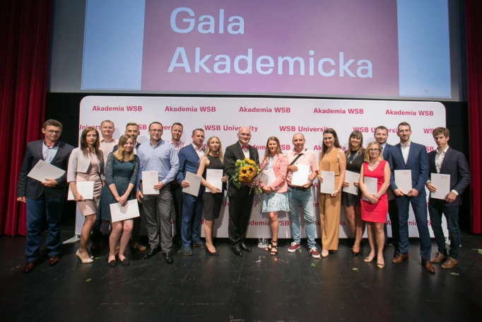 Zdjęcie nr 36 z galerii  Duma, radość i wzruszenie – Gala Akademicka zakończenia studiów podyplomowych