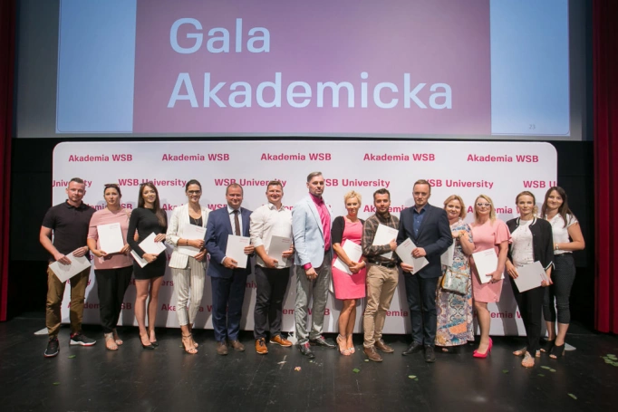 Zdjęcie nr 38 z galerii  Duma, radość i wzruszenie – Gala Akademicka zakończenia studiów podyplomowych