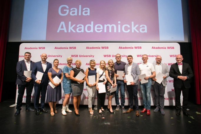 Zdjęcie nr 41 z galerii  Duma, radość i wzruszenie – Gala Akademicka zakończenia studiów podyplomowych