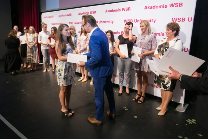 Zdjęcie nr 43 z galerii  Duma, radość i wzruszenie – Gala Akademicka zakończenia studiów podyplomowych
