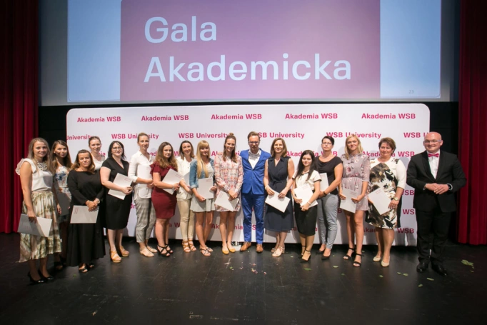 Zdjęcie nr 44 z galerii  Duma, radość i wzruszenie – Gala Akademicka zakończenia studiów podyplomowych