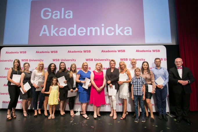 Zdjęcie nr 45 z galerii  Duma, radość i wzruszenie – Gala Akademicka zakończenia studiów podyplomowych