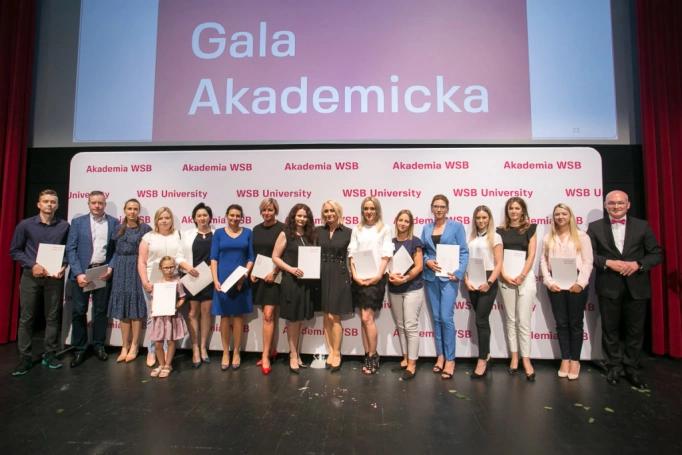 Zdjęcie nr 46 z galerii  Duma, radość i wzruszenie – Gala Akademicka zakończenia studiów podyplomowych