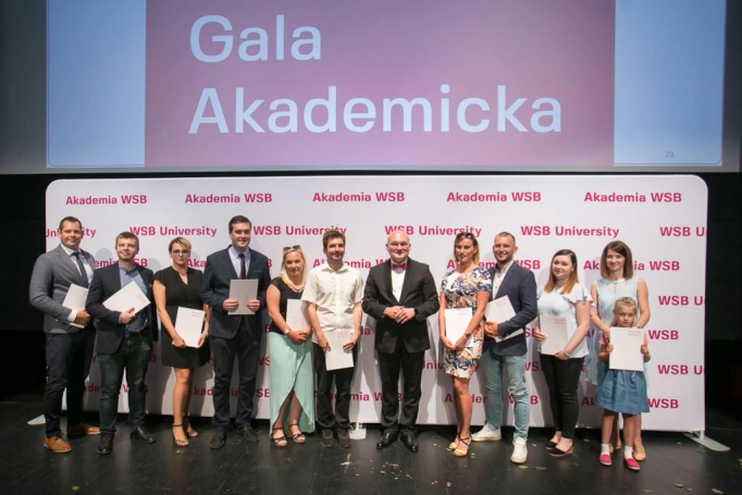 Zdjęcie nr 47 z galerii  Duma, radość i wzruszenie – Gala Akademicka zakończenia studiów podyplomowych