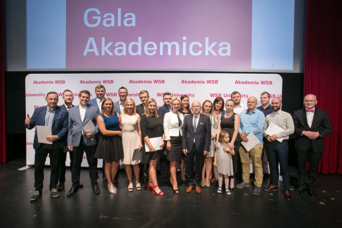 Zdjęcie nr 49 z galerii  Duma, radość i wzruszenie – Gala Akademicka zakończenia studiów podyplomowych