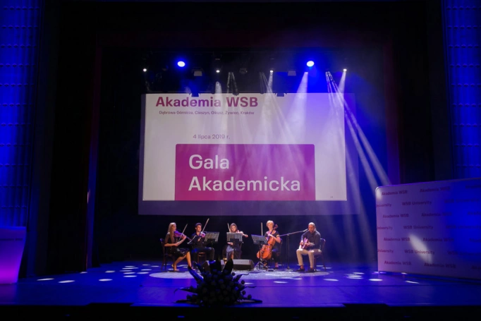 Zdjęcie nr 61 z galerii  Duma, radość i wzruszenie – Gala Akademicka zakończenia studiów podyplomowych