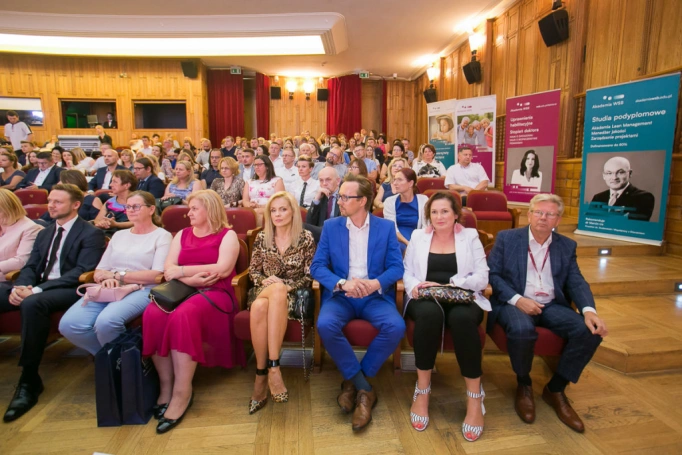 Zdjęcie nr 8 z galerii  Duma, radość i wzruszenie – Gala Akademicka zakończenia studiów podyplomowych