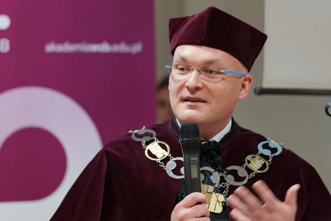 Zdjęcie nr 2 z galerii Absolwenci studiów I i II stopnia odebrali dyplomy!