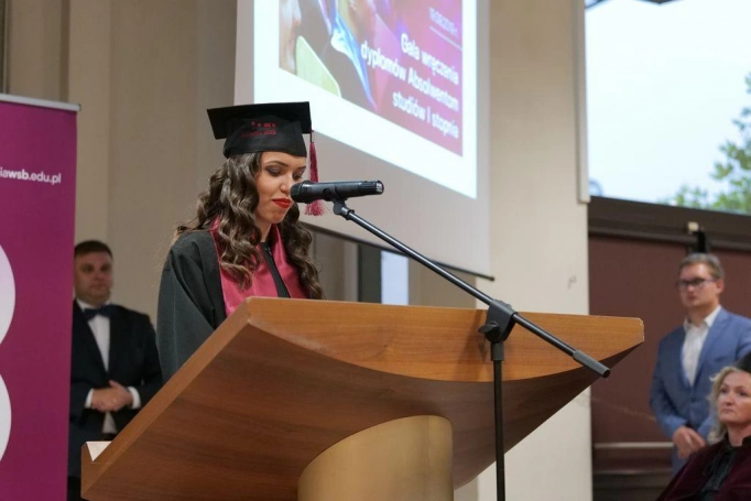 Zdjęcie nr 8 z galerii Absolwenci studiów I i II stopnia odebrali dyplomy!
