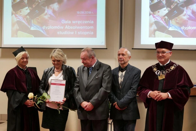 Zdjęcie nr 9 z galerii Absolwenci studiów I i II stopnia odebrali dyplomy!