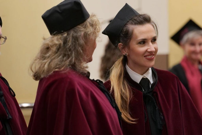 Zdjęcie nr 14 z galerii Absolwenci studiów I i II stopnia odebrali dyplomy!