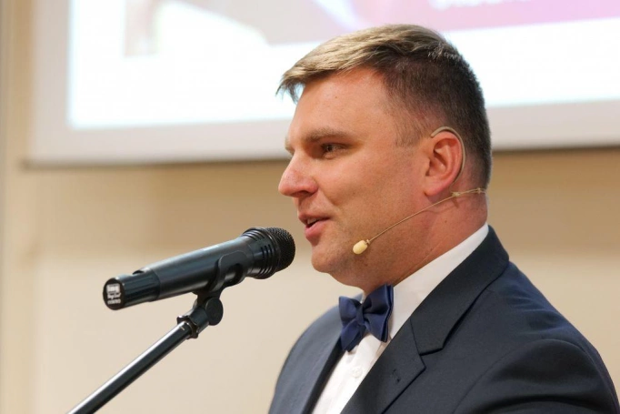 Zdjęcie nr 15 z galerii Absolwenci studiów I i II stopnia odebrali dyplomy!