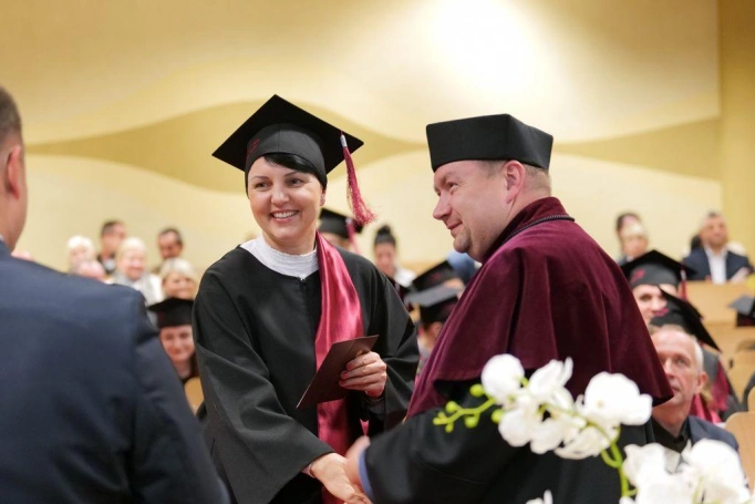 Zdjęcie nr 22 z galerii Absolwenci studiów I i II stopnia odebrali dyplomy!