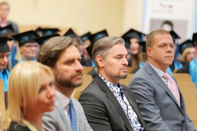 Zdjęcie nr 26 z galerii Absolwenci studiów I i II stopnia odebrali dyplomy!