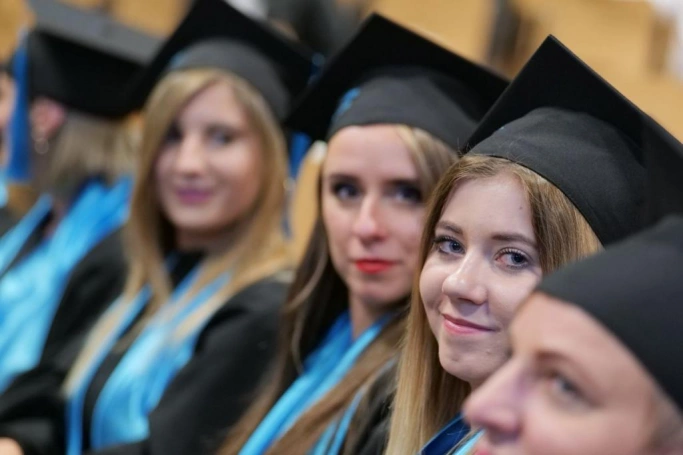 Zdjęcie nr 28 z galerii Absolwenci studiów I i II stopnia odebrali dyplomy!
