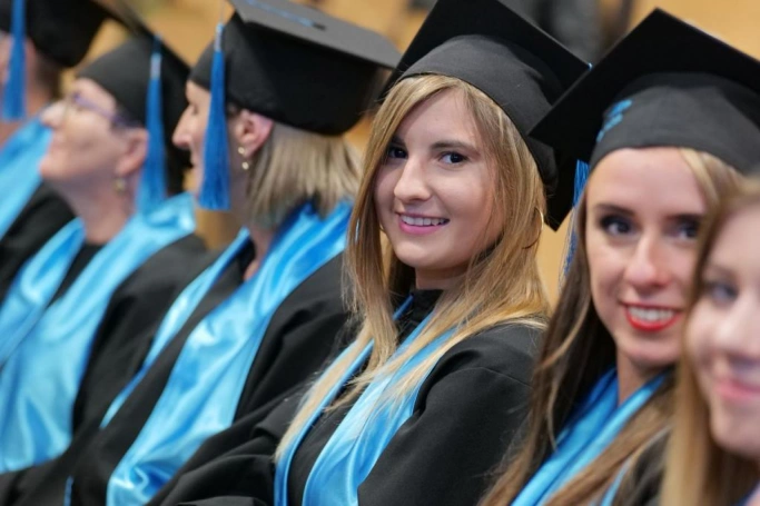 Zdjęcie nr 29 z galerii Absolwenci studiów I i II stopnia odebrali dyplomy!