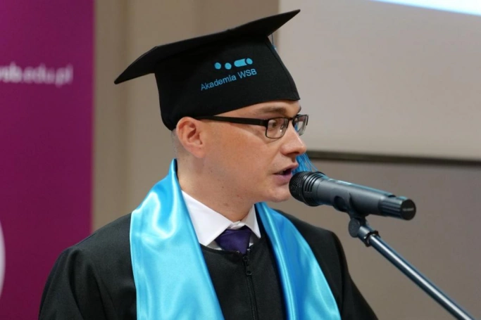 Zdjęcie nr 30 z galerii Absolwenci studiów I i II stopnia odebrali dyplomy!