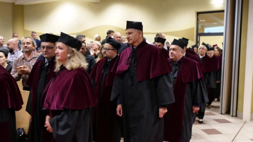 Zdjęcie nr 42 z galerii Absolwenci studiów I i II stopnia odebrali dyplomy!