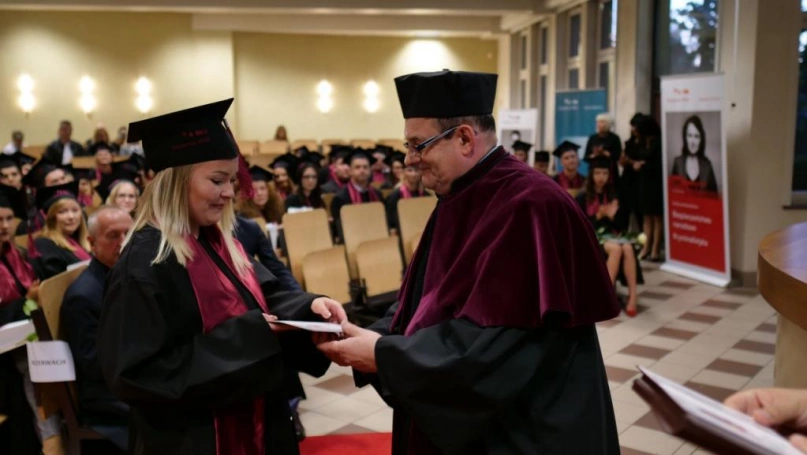 Zdjęcie nr 65 z galerii Absolwenci studiów I i II stopnia odebrali dyplomy!