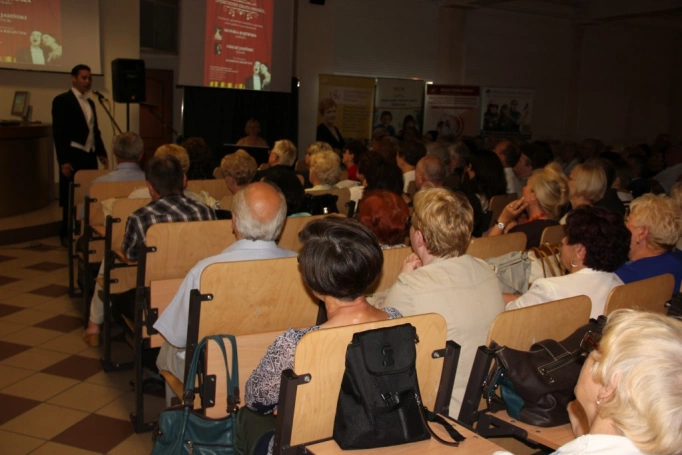 Zdjęcie nr 2 z galerii Seniorallia 2013 - Koncert Operetkowy w WSB!