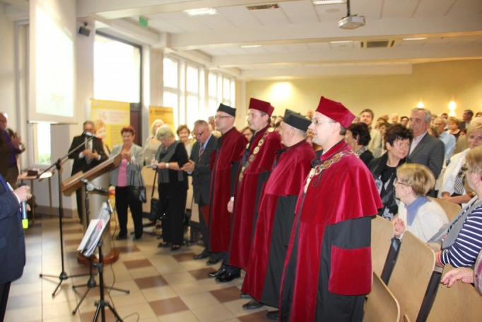 Zdjęcie nr 2 z galerii Uroczysta Inauguracja Roku Akademickiego 2013/2014 w Dąbrowie Górniczej