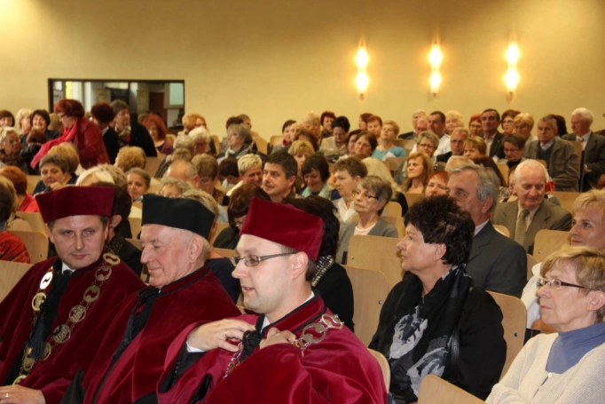 Zdjęcie nr 3 z galerii Uroczysta Inauguracja Roku Akademickiego 2013/2014 w Dąbrowie Górniczej