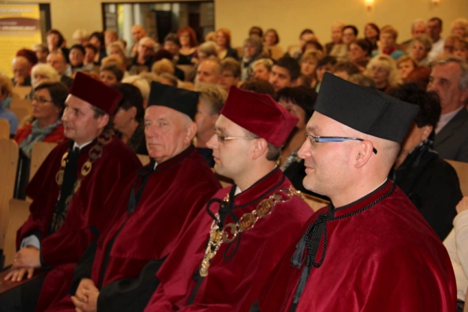 Zdjęcie nr 6 z galerii Uroczysta Inauguracja Roku Akademickiego 2013/2014 w Dąbrowie Górniczej