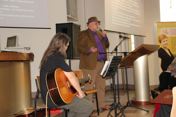 Zdjęcie nr 8 z galerii Uroczysta Inauguracja Roku Akademickiego 2013/2014 w Dąbrowie Górniczej