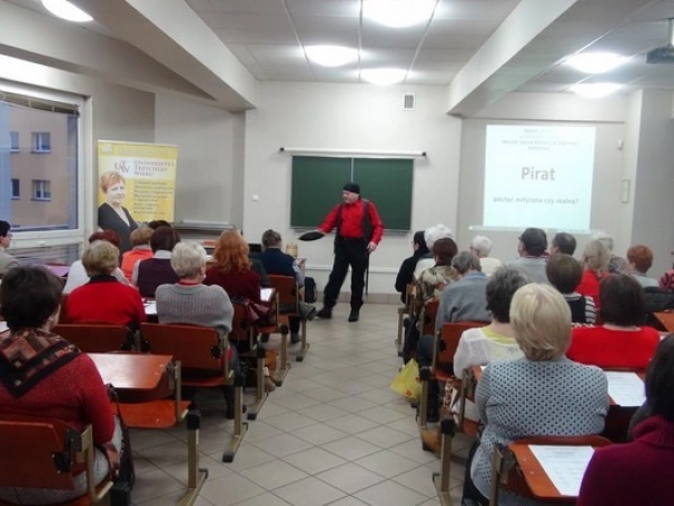 Zdjęcie nr 2 z galerii Słuchacze UTW poznali historię piratów