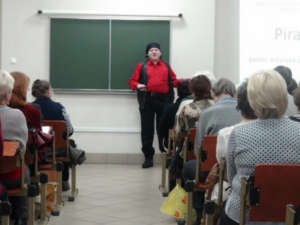 Zdjęcie nr 18 z galerii Słuchacze UTW poznali historię piratów