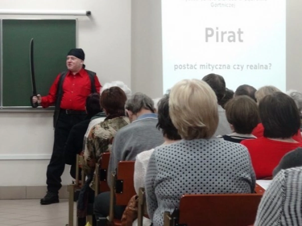 Zdjęcie nr 19 z galerii Słuchacze UTW poznali historię piratów