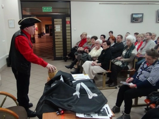 Zdjęcie nr 42 z galerii Słuchacze UTW poznali historię piratów
