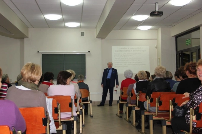 Zdjęcie nr 1 z galerii 27.11.2014 r. wykład "Nauki płynące z czytania literatury pięknej" - dr Radosław Molenda