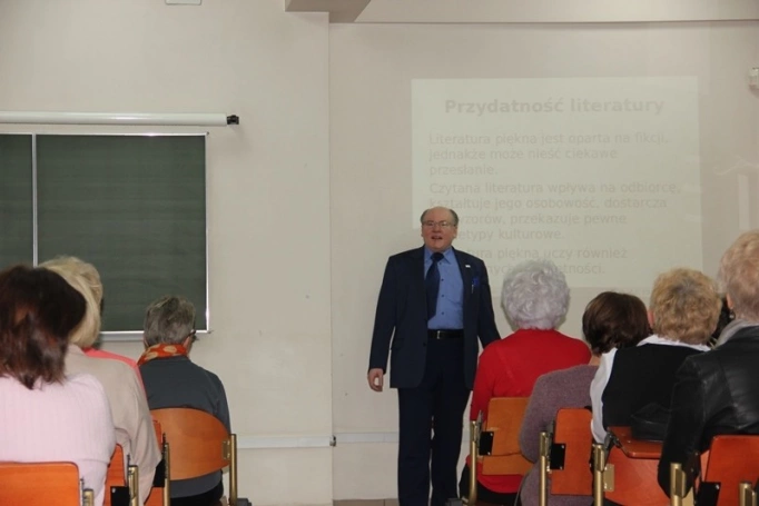 Zdjęcie nr 2 z galerii 27.11.2014 r. wykład "Nauki płynące z czytania literatury pięknej" - dr Radosław Molenda