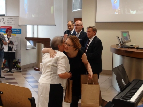 Zdjęcie nr 2 z galerii Uroczyste zakończenie roku akademickiego w Uniwersytecie Trzeciego Wieku