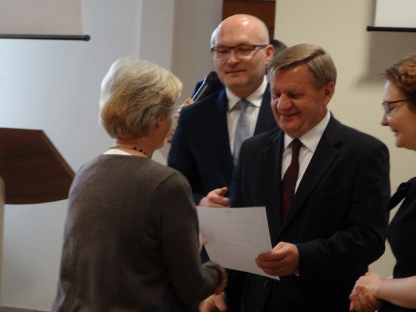Zdjęcie nr 4 z galerii Uroczyste zakończenie roku akademickiego w Uniwersytecie Trzeciego Wieku