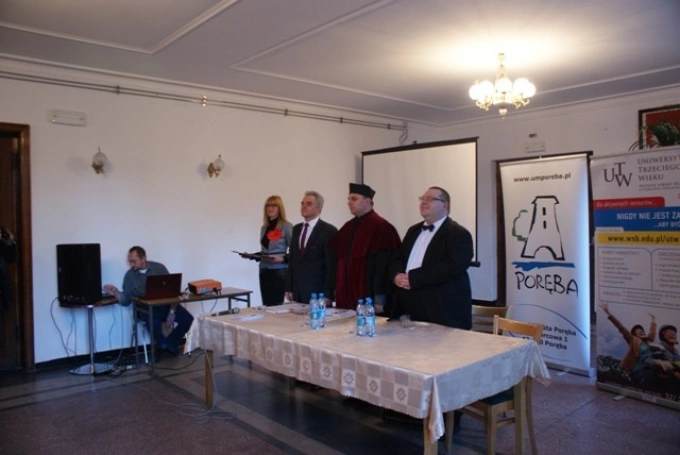 Zdjęcie nr 1 z galerii UTW działa w Porębie! Już po inauguracji!