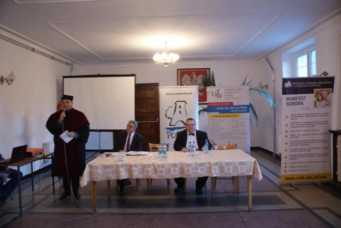 Zdjęcie nr 2 z galerii UTW działa w Porębie! Już po inauguracji!