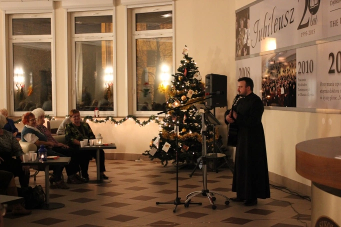 Zdjęcie nr 13 z galerii 18 grudnia 2015 r. Wigilia Uniwersytetu Trzeciego Wieku - dziękujemy!!!