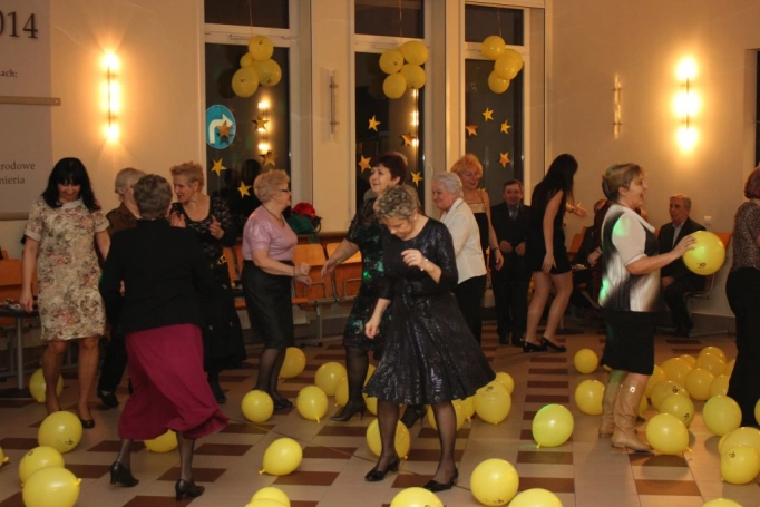 Zdjęcie nr 3 z galerii Cała sala tańczy z nami! Bal karnawałowy w Uniwersytecie Trzeciego Wieku.