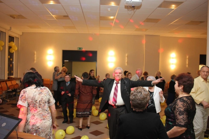 Zdjęcie nr 5 z galerii Cała sala tańczy z nami! Bal karnawałowy w Uniwersytecie Trzeciego Wieku.