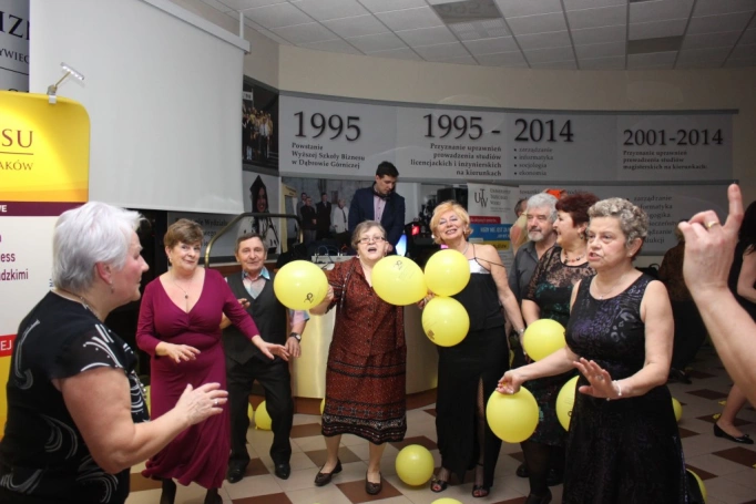 Zdjęcie nr 18 z galerii Cała sala tańczy z nami! Bal karnawałowy w Uniwersytecie Trzeciego Wieku.