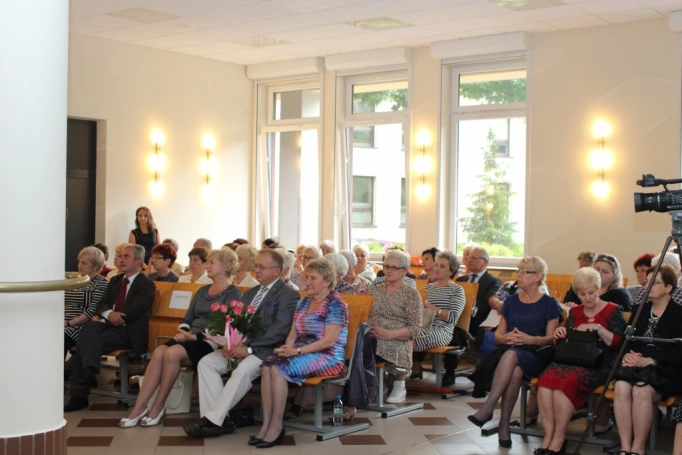 Zdjęcie nr 5 z galerii 14 czerwca - uroczysta gala zakończenia roku akademickiego 2015/2016 Uniwersytetu Trzeciego Wieku w Wyższej Szkole Biznesu w Dąbrowie Górniczej. 