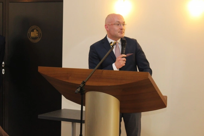 Zdjęcie nr 8 z galerii 14 czerwca - uroczysta gala zakończenia roku akademickiego 2015/2016 Uniwersytetu Trzeciego Wieku w Wyższej Szkole Biznesu w Dąbrowie Górniczej. 
