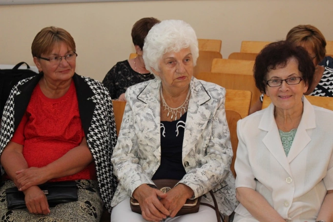 Zdjęcie nr 17 z galerii 14 czerwca - uroczysta gala zakończenia roku akademickiego 2015/2016 Uniwersytetu Trzeciego Wieku w Wyższej Szkole Biznesu w Dąbrowie Górniczej. 