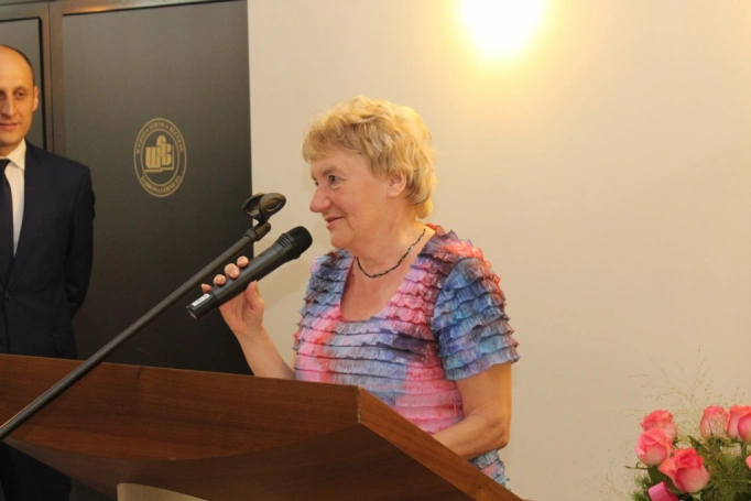 Zdjęcie nr 21 z galerii 14 czerwca - uroczysta gala zakończenia roku akademickiego 2015/2016 Uniwersytetu Trzeciego Wieku w Wyższej Szkole Biznesu w Dąbrowie Górniczej. 