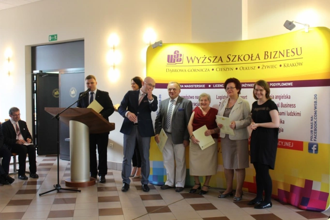 Zdjęcie nr 41 z galerii 14 czerwca - uroczysta gala zakończenia roku akademickiego 2015/2016 Uniwersytetu Trzeciego Wieku w Wyższej Szkole Biznesu w Dąbrowie Górniczej. 