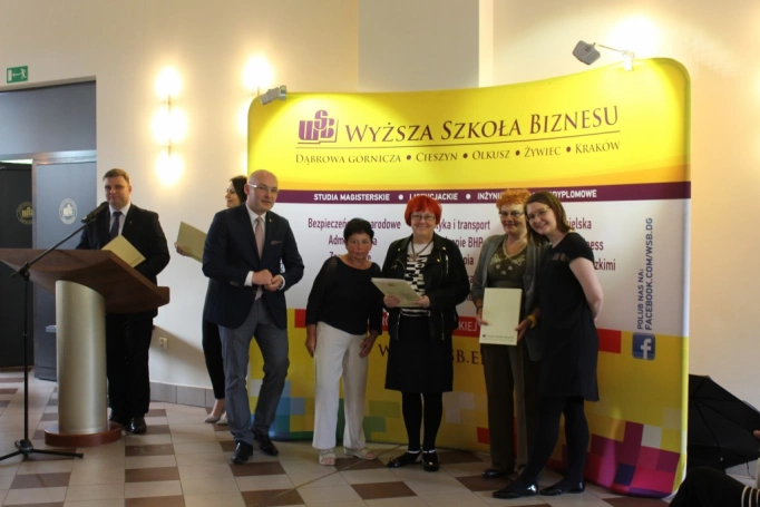 Zdjęcie nr 56 z galerii 14 czerwca - uroczysta gala zakończenia roku akademickiego 2015/2016 Uniwersytetu Trzeciego Wieku w Wyższej Szkole Biznesu w Dąbrowie Górniczej. 