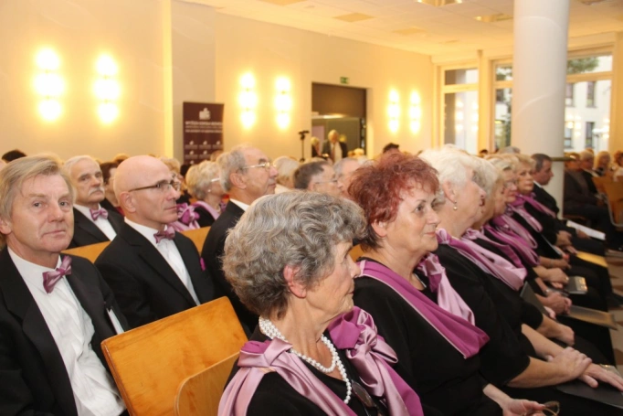 Zdjęcie nr 13 z galerii Uroczysta Inauguracja Roku Akademickiego 2016/2017 w Uniwersytecie Trzeciego Wieku